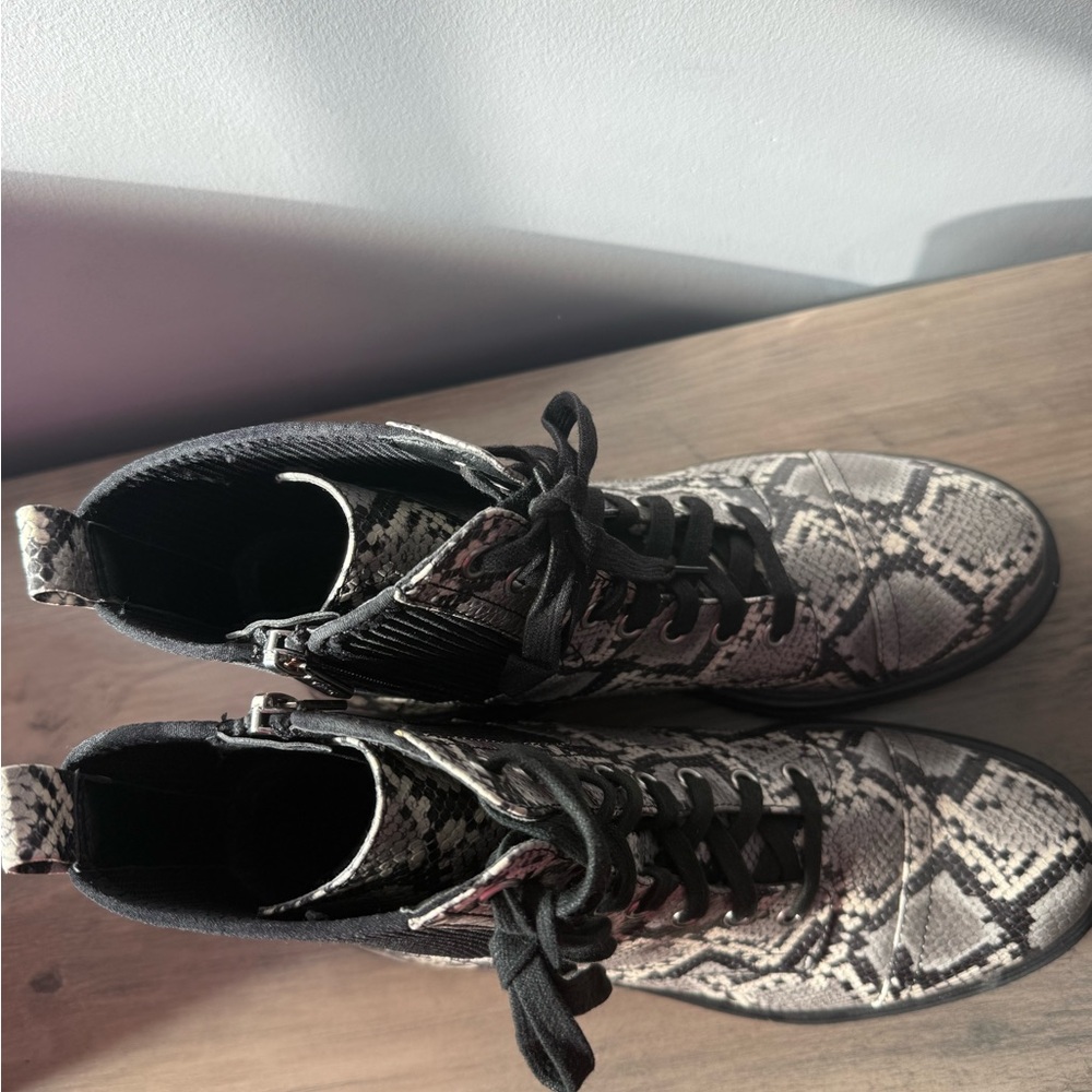 Circus by Sam Edelman Black and Gray Python Snake… - image 6